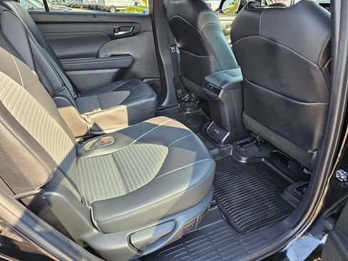Used 2022 Toyota Highlander XSE AWD/4WD image 13