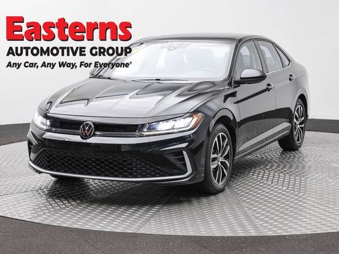 Used 2025 Volkswagen Jetta SE FWD image 1