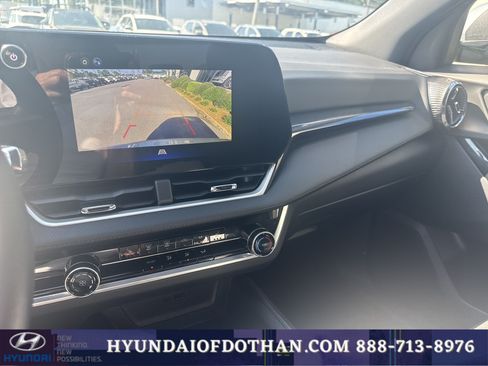 Used 2026 Chevrolet Equinox LT FWD image 9