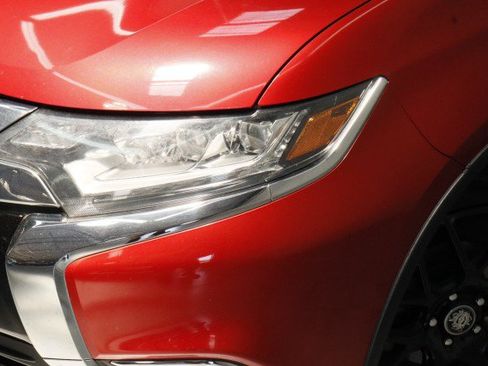 Used 2016 Mitsubishi Outlander GT AWD/4WD image 2