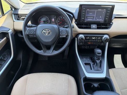 Used 2021 Toyota RAV4 XLE w/ Convenience Package FWD image 16