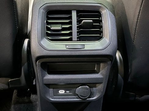 Used 2024 Volkswagen Tiguan SE w/ Panoramic Sunroof Package image 23