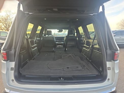 Used 2022 Jeep Wagoneer Series II w/ Premium Group I image 17