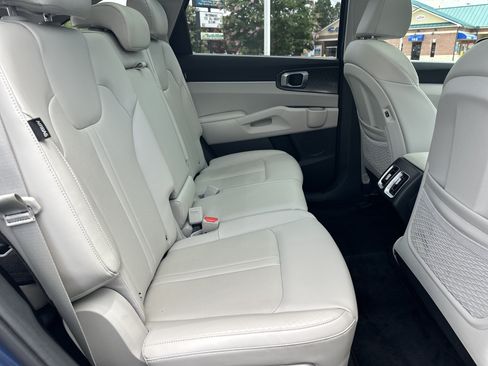 Used 2025 Kia Sorento S w/ Panoramic Sunroof Package FWD image 16