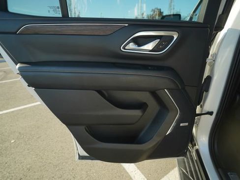 Used 2021 Chevrolet Tahoe Premier w/ Premium Package image 17