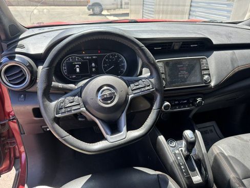 Used 2018 Nissan Kicks SR w/ Premium Package FWD image 6