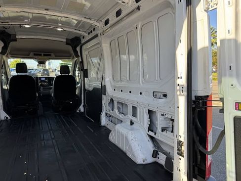 Used 2020 Ford Transit 250 Medium Roof RWD image 17