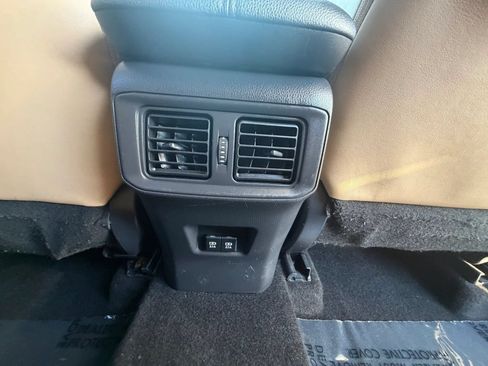 Used 2019 Toyota RAV4 Limited AWD/4WD image 32