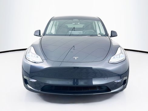Used 2024 Tesla Model Y Long Range AWD/4WD image 2
