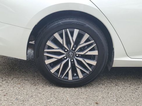 Used 2023 Nissan Altima 2.5 SV image 5