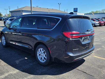 Used 2023 Chrysler Pacifica Touring-L