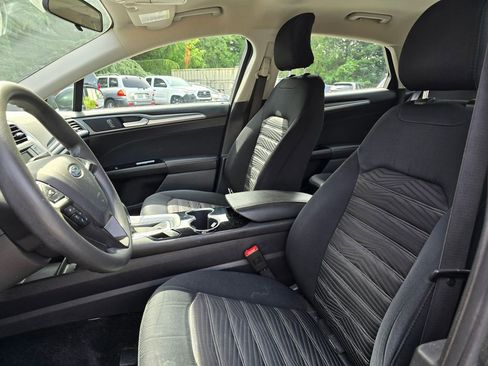 Used 2016 Ford Fusion SE FWD image 12