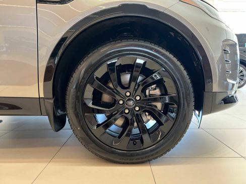 Used 2025 Land Rover Discovery Sport Dynamic SE image 6