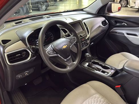 Used 2020 Chevrolet Equinox LS w/ LS Convenience Package image 12