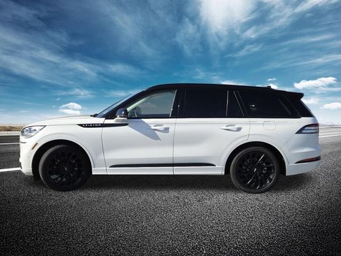 Used 2024 Lincoln Aviator Black Label AWD/4WD image 18