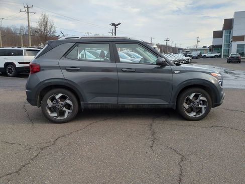 Certified 2025 Hyundai Venue Limited image 2