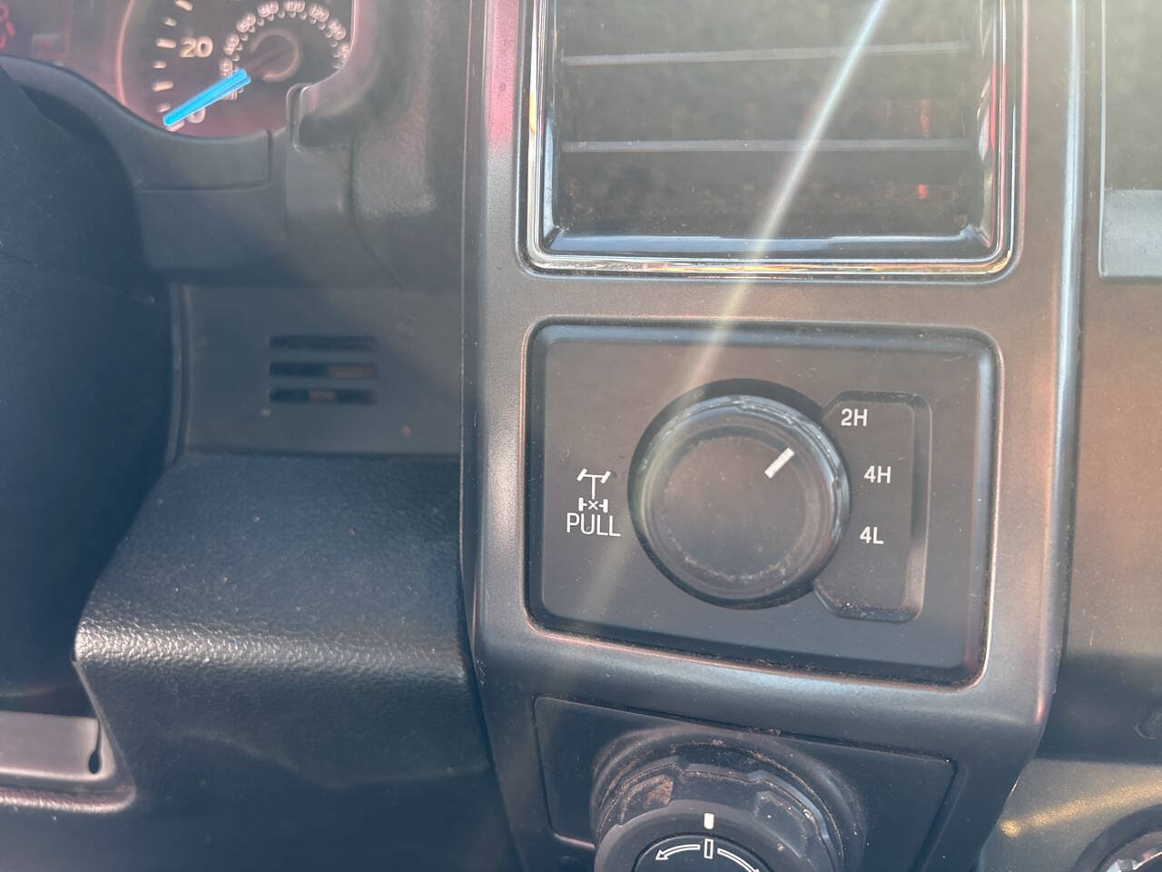 Used 2018 Ford F150 XLT w/ Equipment Group 302A Luxury AWD/4WD image 23