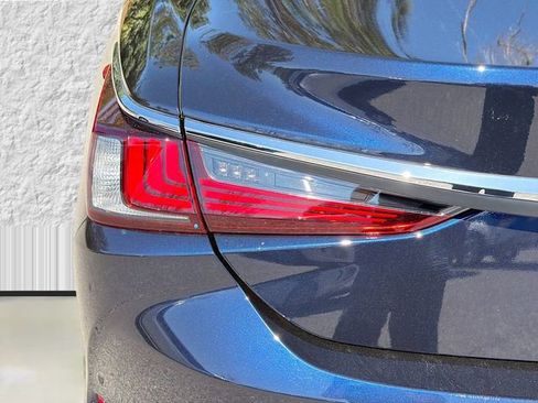 Used 2025 Lexus ES 350 w/ Premium Package image 10