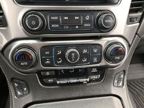 Used 2019 Chevrolet Suburban Premier AWD/4WD image 28