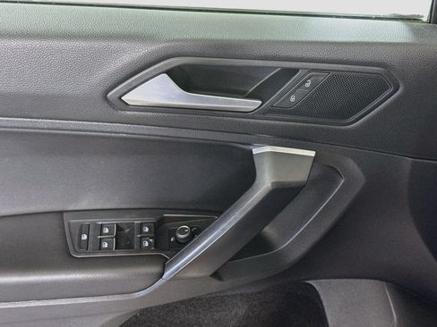 Used 2021 Volkswagen Tiguan SE w/ Panoramic Sunroof Package AWD/4WD image 24