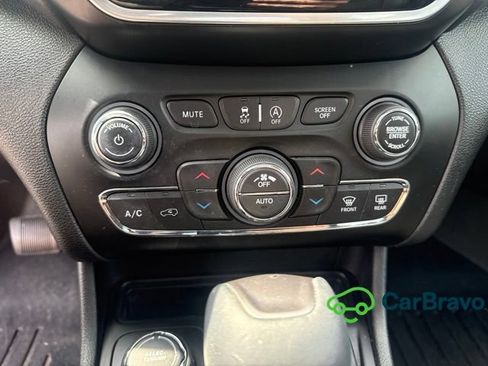 Used 2019 Jeep Cherokee Limited AWD/4WD image 17