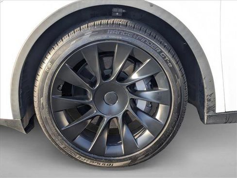 Used 2021 Tesla Model Y Long Range image 26