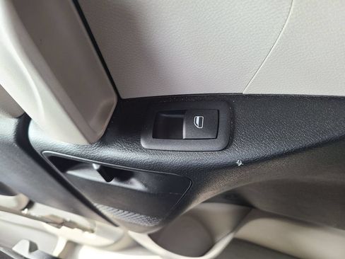 Used 2023 Chrysler Voyager LX FWD image 14