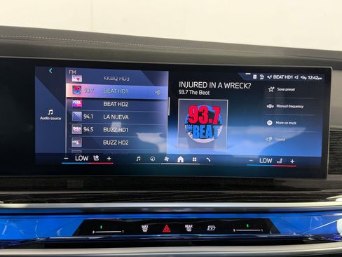 Used 2025 BMW 740i xDrive image 25