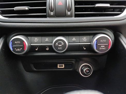 Used 2022 Alfa Romeo Giulia Sprint image 17