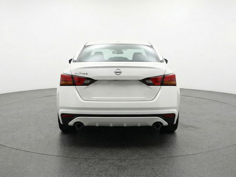 Used 2025 Nissan Altima 2.5 SV FWD image 7