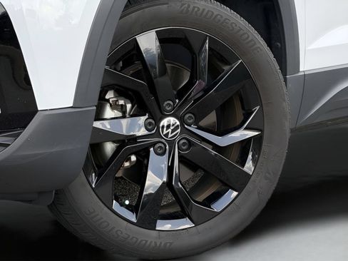 Used 2024 Volkswagen Taos SE w/ Black Wheel Package FWD image 25