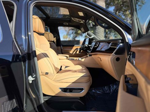 Used 2023 Jeep Grand Wagoneer L Series III image 98