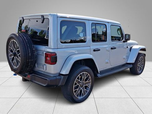 Used 2023 Jeep Wrangler Unlimited Sahara w/ Cold Weather Group AWD/4WD image 5