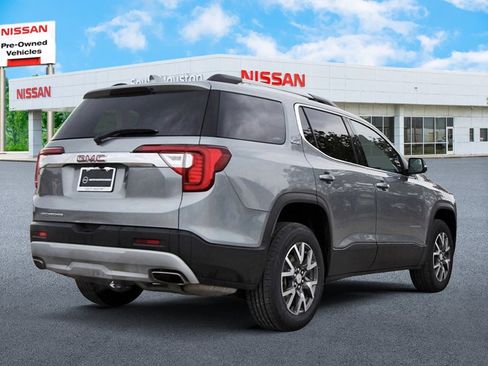 Used 2023 GMC Acadia SLE w/ Driver Convenience Package image 4