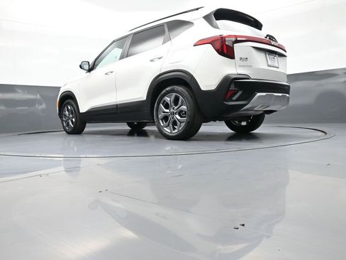 Certified 2024 Kia Seltos S image 31