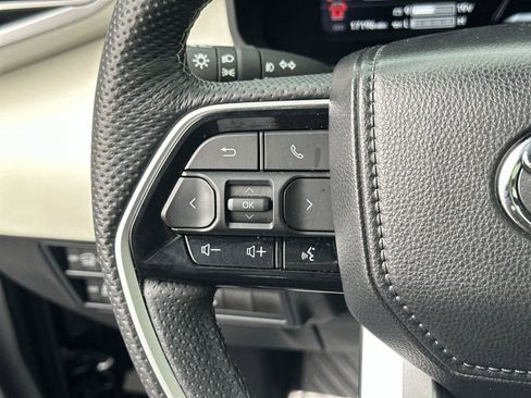 Used 2025 Toyota Sequoia Capstone AWD/4WD image 34