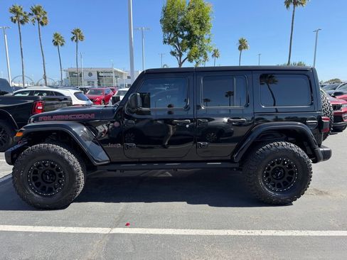 Used 2019 Jeep Wrangler Unlimited Rubicon AWD/4WD image 2
