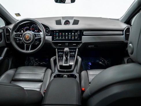 Used 2023 Porsche Cayenne Platinum Edition image 24