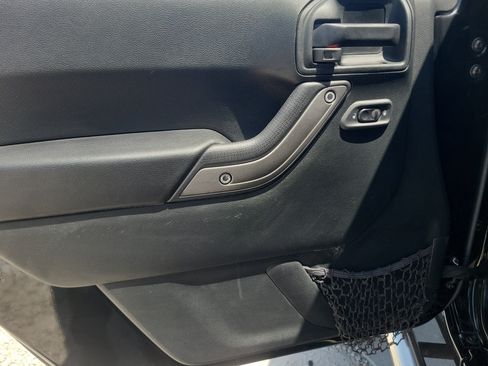 Used 2018 Jeep Wrangler Unlimited Sport S AWD/4WD image 22