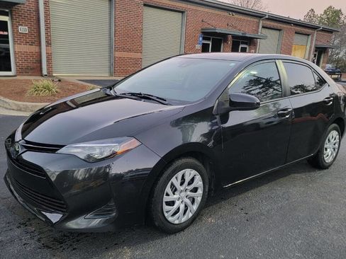 Used 2019 Toyota Corolla LE image 1