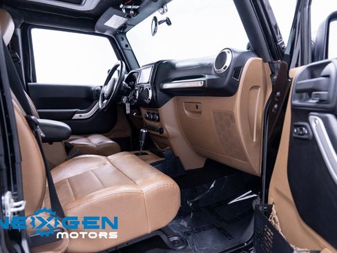 Used 2011 Jeep Wrangler Unlimited Rubicon image 57