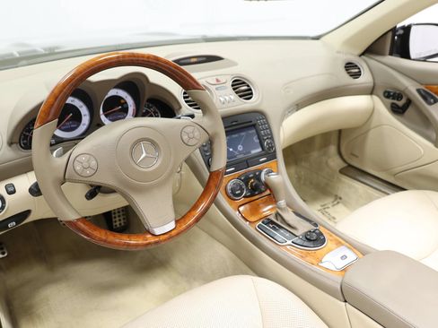 Used 2009 Mercedes-Benz SL 550 image 2