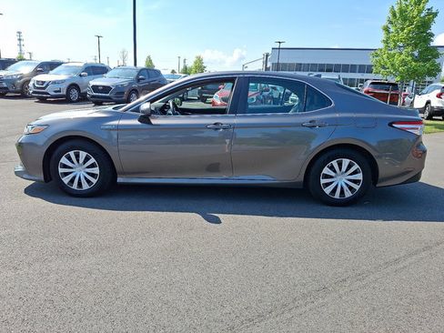Used 2019 Toyota Camry LE FWD image 4