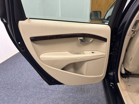 Used 2016 Volvo XC70 T5 Premier w/ Proximity Package image 8