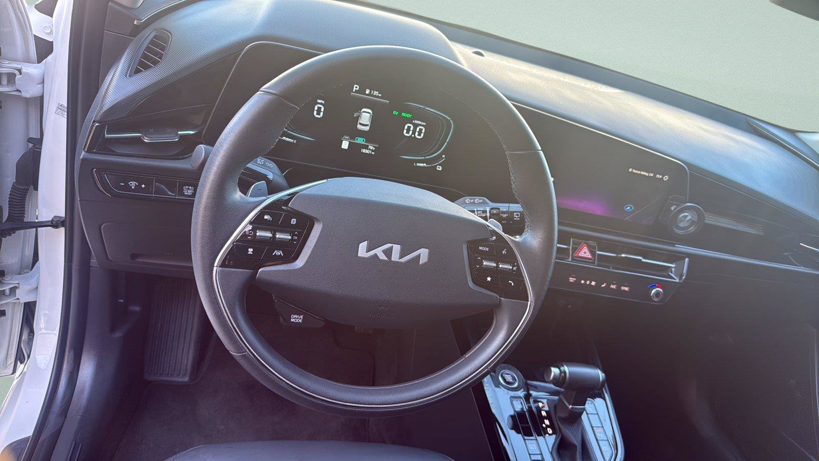 Used 2025 Kia Niro EX FWD image 12