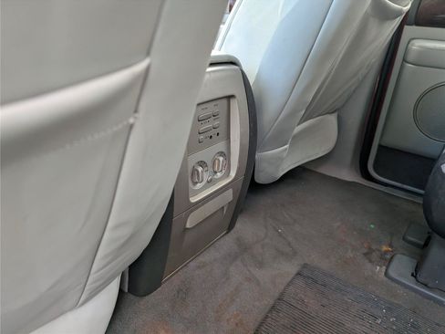 Used 2006 Lincoln Navigator Luxury RWD image 30