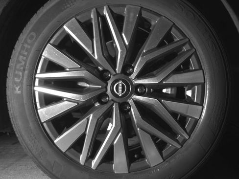 Used 2025 Nissan Altima 2.5 SV FWD image 13