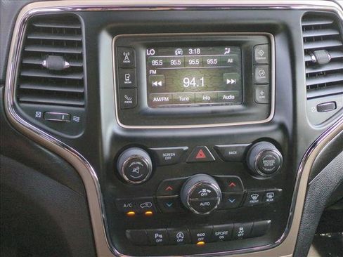 Used 2017 Jeep Grand Cherokee Laredo image 13