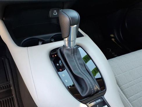 Used 2025 Honda HR-V LX image 9