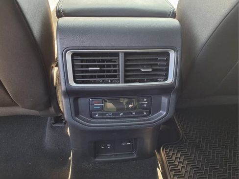 Used 2025 Volkswagen Atlas SEL AWD/4WD image 15